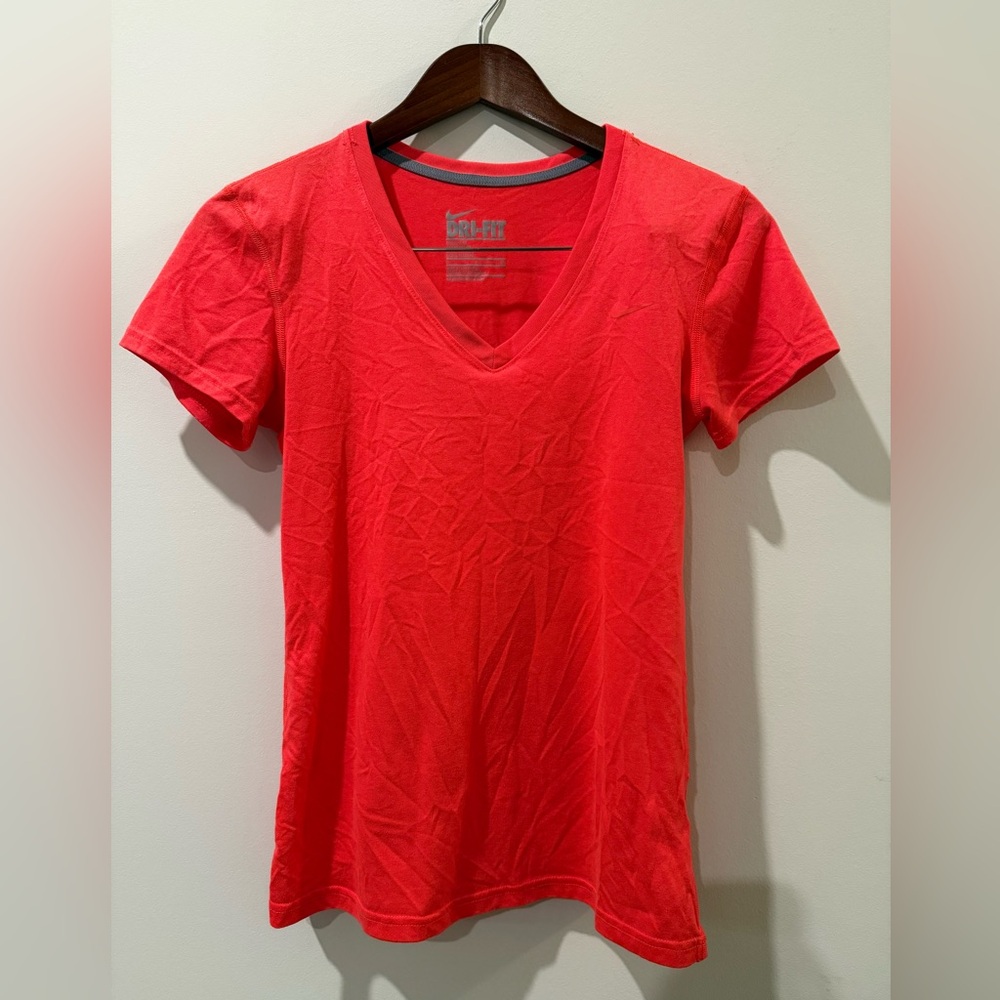 Nike Bright Red V-Neck Short Sleeve Tee Size S